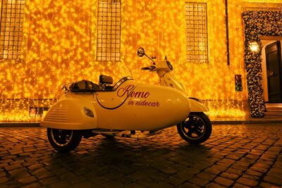 2h Xmas Lights Panoramic Vespa Sidecar Tour - Meeting at Piazza della Repubblica and Settling In