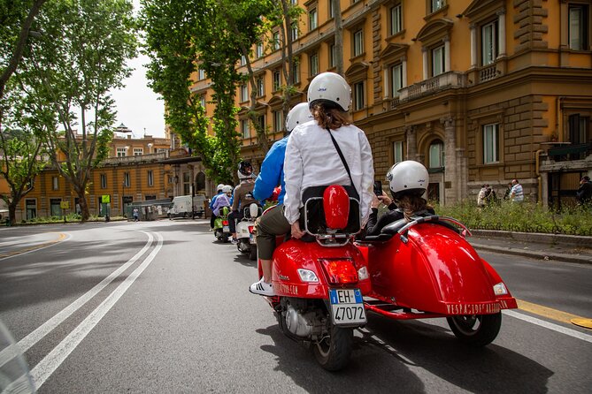 2h Xmas Lights Panoramic Vespa Sidecar Tour - A Drive Through Real Rome Alleys Toward Piazza Navona