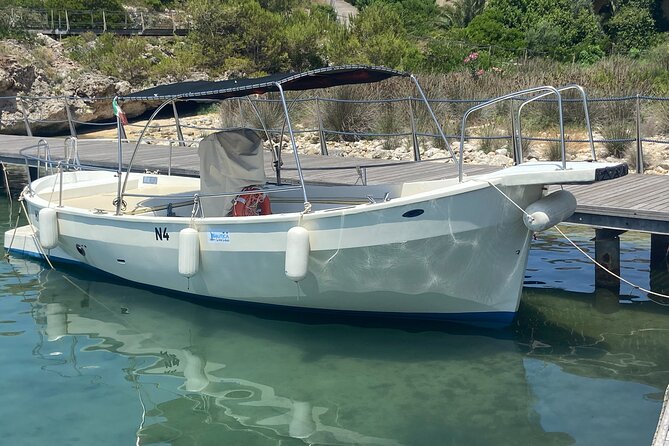3-Hour Guided Boat Tour to the Caves in Santa Maria di Leuca - Aperitif on board: prosecco, pizza, and how the food fits the ride
