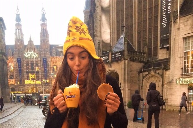 Amsterdam Christmas Walk with hot drink and Dutch treat - Dam Square to Spui: The Start of the Christmas Story