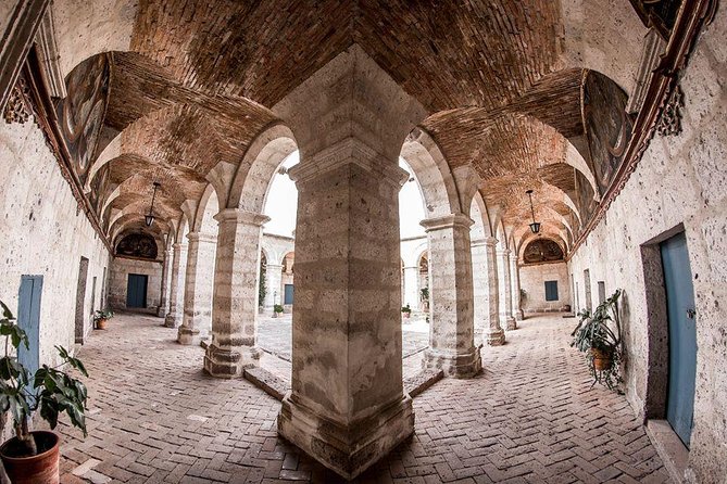 Arequipa, Historic and Colonial City and Santa Catalina Monastery - Plaza de Armas and the Cathedral: classic Arequipa, 16th-century bones