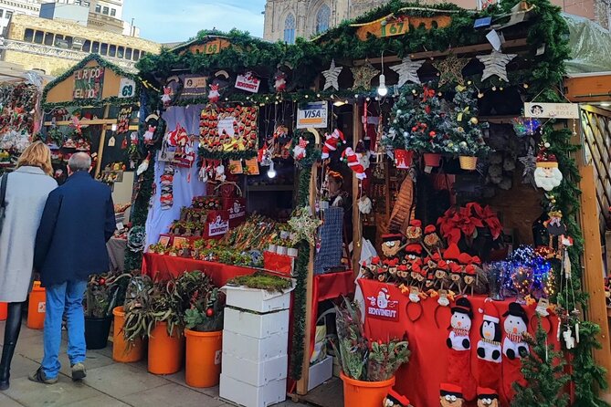 Barcelona Christmas Walking Tour - Gothic Quarter Stroll and Fira de Santa Llúcia Market Stops