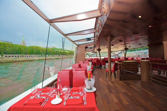 Bateaux Mouches Christmas Special Lunch Cruise in Paris - Where you board and how to avoid stress