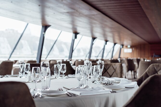 Bateaux Mouches Christmas Special Lunch Cruise in Paris - Live music, assigned seating, and the temperature problem