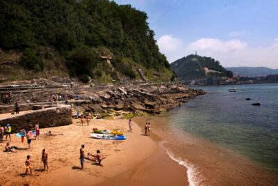 Boat by the Bay and Santa Clara Island in Donostia San Sebastian - Your two ways to enjoy it: quick cruise vs. Santa Clara island time