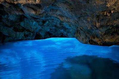 boat tour Santa Maria di leuca - Entering the route: meeting at Ariel Escursioni and finding your boat