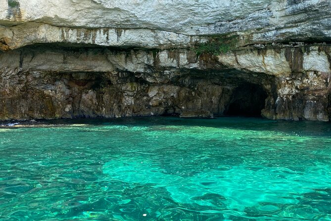 Boat tour to the caves of Santa Maria di Leuca - Sea caves on Adriatic and Ionian sides: what makes this trip special