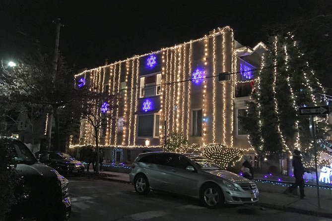 Brooklyn Christmas Lights Walking Tour at Dyker Heights - Who Should Book This Dyker Heights Lights Tour