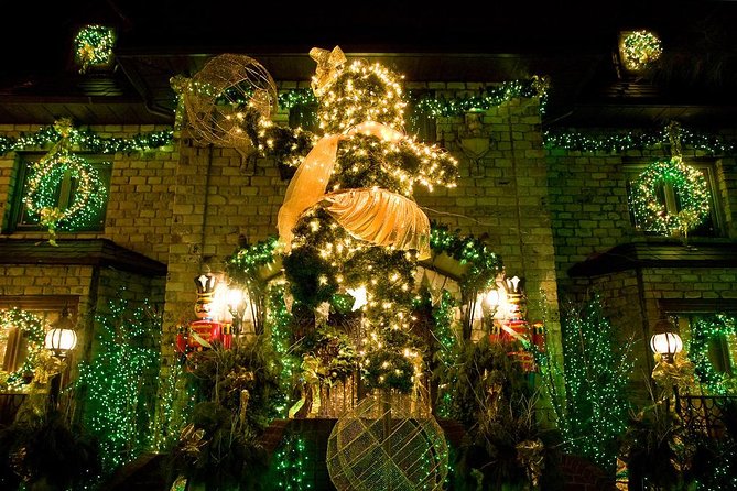 Brooklyn Dyker Heights Christmas Wonderland Bus Tour - DUMBO and the bridges: short stop, big payoff