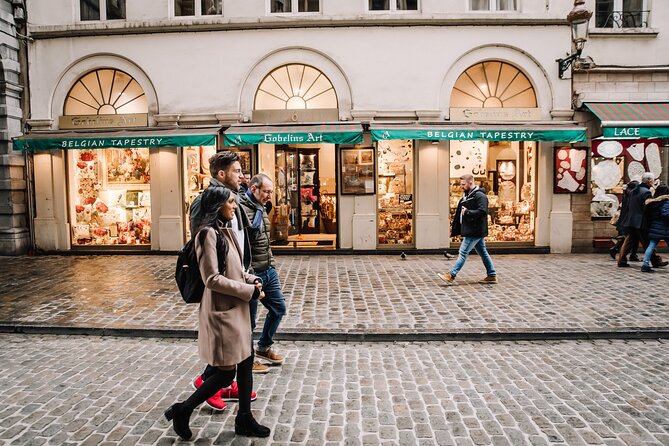 Brussels Private & Personalized Christmas Tour with a Local Guide - Stop 3: Boutique market stalls and artisan ornaments