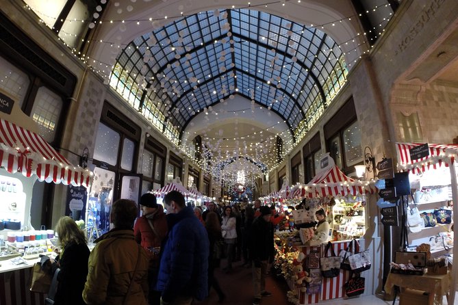 Budapest Christmas Walking Tour & Entry to St Stephen's Basilica - And across the river: Danube freeze stories, Chain Bridge, and Little Princess photos