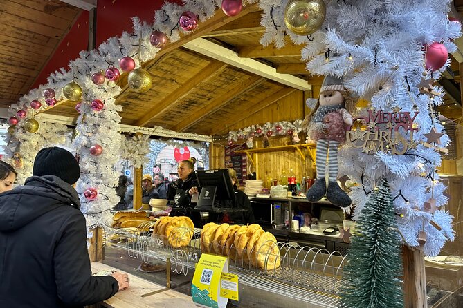 Budapest Wonderland - A Christmas Market Tour with Chimney Cake & Mulled Wine - Itinerary flow and walking: how the 2.5 hours tends to feel