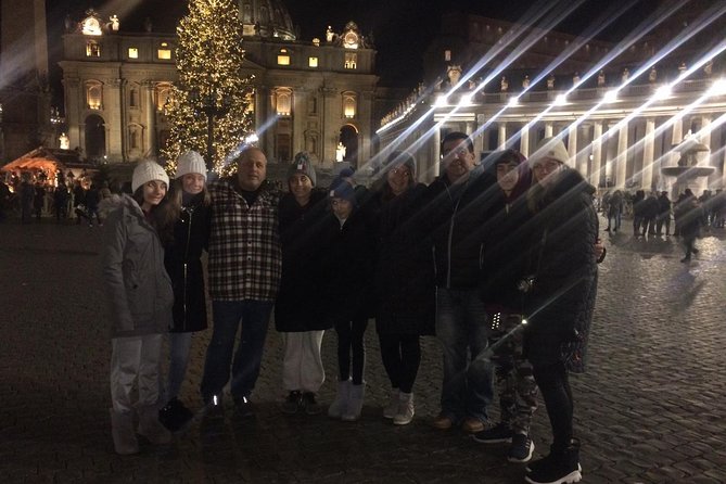 Celebrate Christmas in Rome - Small Group Walking Tour - Spanish Steps to Via dei Condotti: Christmas pageantry without the detours