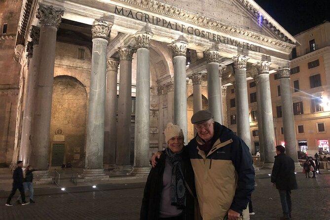 Celebrate Christmas in Rome - Small Group Walking Tour - Piazza Colonna and Galleria Alberto Sordi: history meets a good breather