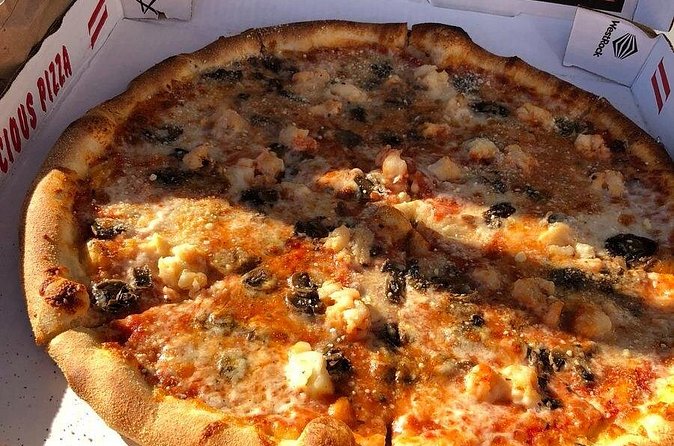 Christmas Cove and Pizza Pi Happy Hour Sail Tour - Pizza Pi at the Floating Restaurant: Dinner With a View
