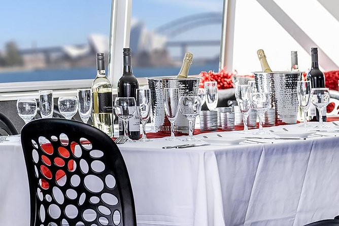 Christmas Day Cruise on Sydney Harbour - Boarding at Eastern Pontoon: smart casual and seat strategy