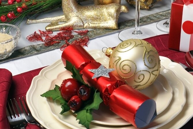 Christmas Day Cruise on Sydney Harbour - On-board atmosphere: festive décor and a calm holiday vibe