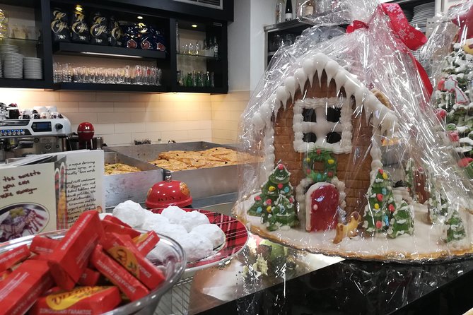 Christmas food and walking tour in Athens - Getting oriented at Syntagma Square (the holiday launchpad)