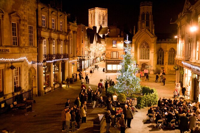 Christmas Guided Walking Tour in York - Lights and medieval Christmas shopping streets