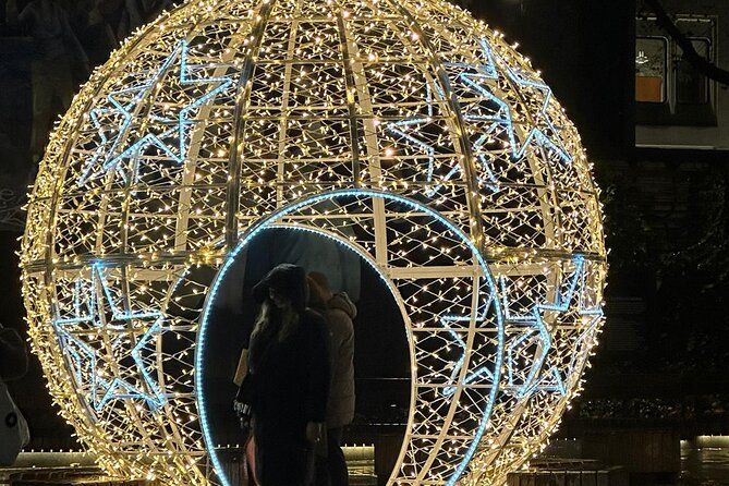 Christmas Lights and Markets London Taxi Tour - Covent Garden Christmas market time that feels like a movie scene