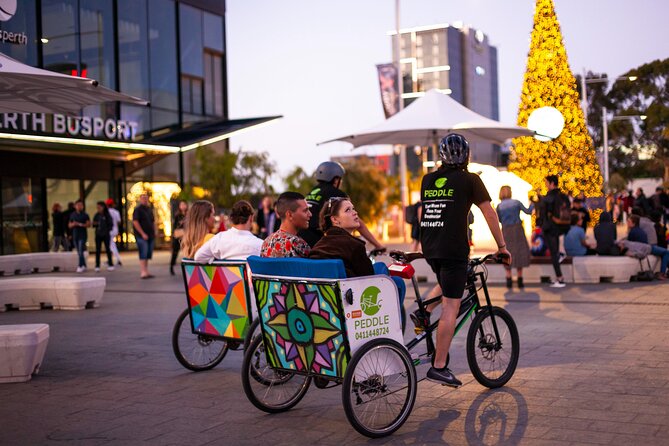 Christmas Lights Rickshaw Tour in Perth - Stop-by-stop: the Geomtree light moment