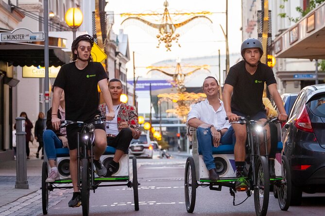 Christmas Lights Rickshaw Tour in Perth - Riders, music, and photos: why the guides matter