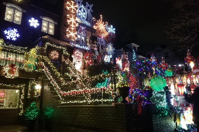 Christmas Lights Tour of Dyker Heights Brooklyn - Stop 2: DUMBO and the Manhattan Bridge View Under the Bridge