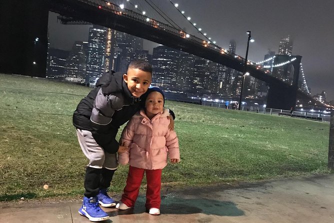 Christmas Lights Tour - Brooklyn Bridge: The History Stop That Sets the Tone