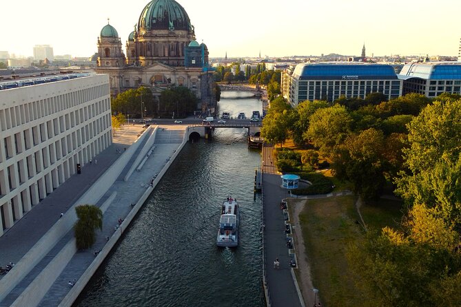 Christmas magic on the Spree - The Meeting Point on Alt-Moabit: Arrive With Margin