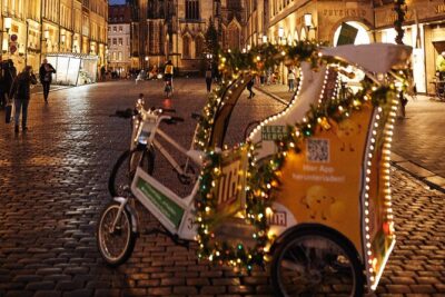 Christmas mulled wine tour in Münster - Stop 1: Historisches Rathaus Münster at the Biggest Market