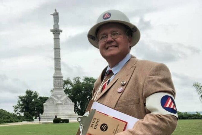 Christmas on the Homefront: A 1-Hour World War II Character Tour - A 1-hour WWII Christmas walk through Williamsburg’s core
