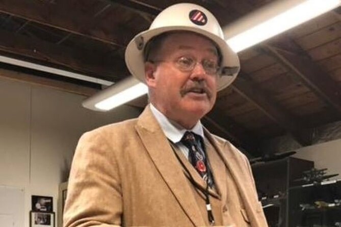 Christmas on the Homefront: A 1-Hour World War II Character Tour - A replica WWII Christmas card to the troops: the souvenir with a job