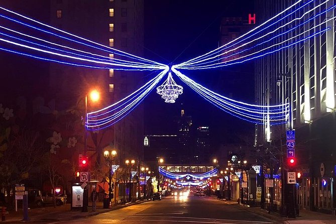 Christmas Past, Present and Future Light Tour in Milwaukee - Seasonal Music and Caroling-Style Moments That Set the Mood