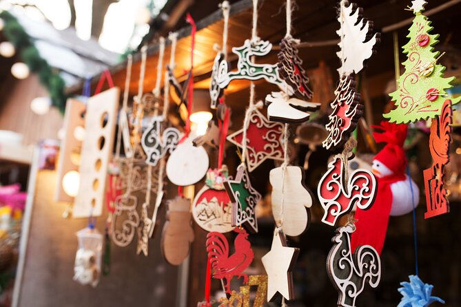 Discover Cologne's Christmas Market Magic with a Local - Stop 2: Alter Markt for Traditional Gifts in a Historic Setting