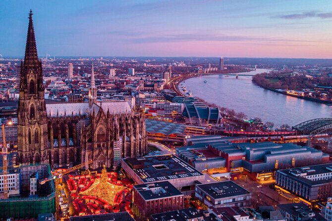 Discover Cologne's Christmas Market Magic with a Local - Stop 1: Cologne Cathedral and Your First Christmas-Market Moment