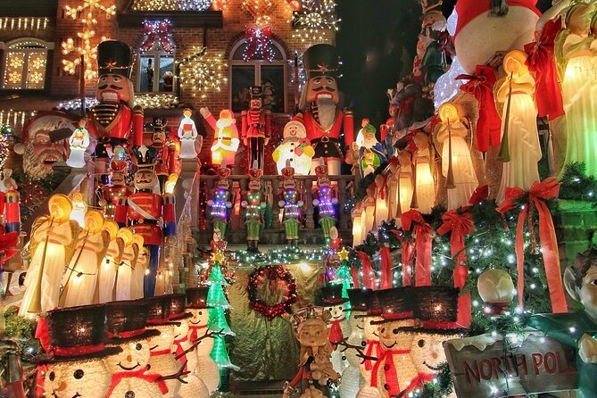 Dyker Heights - Brooklyn Christmas Houses Private Tour - The Dyker Heights walk: how to get the best photos fast