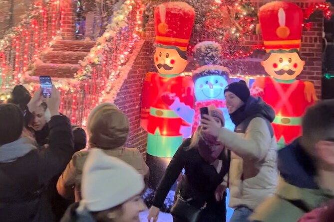 Dyker Heights Christmas Lights and NYC Skyline View Bus Tour - Stop 3: Brooklyn Bridge Park for the Illuminated NYC Skyline