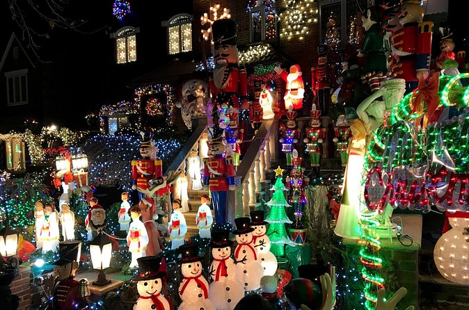 Dyker Heights Christmas Lights Tour from Times Square - Empire State Building Lights: The Red-Green-White Show Moment