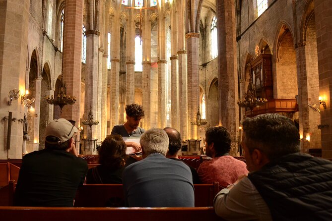 El Born: Santa Maria del Mar Tour with Exclusive Rooftop Views - The flow of the tour: how the 1:15 group visit works