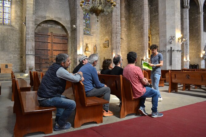El Born: Santa Maria del Mar Tour with Exclusive Rooftop Views - Crypt and tribunes: the “extra layers” of the building