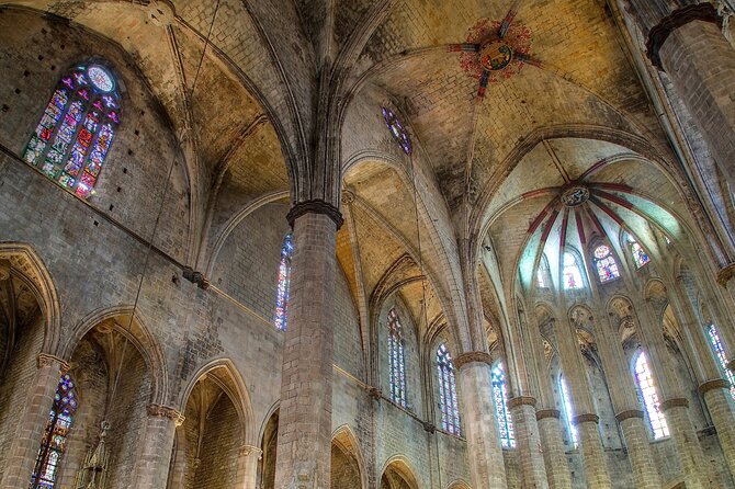 El Born: Santa Maria del Mar Tour with Exclusive Rooftop Views - Terrace rooftop views: the panoramic payoff