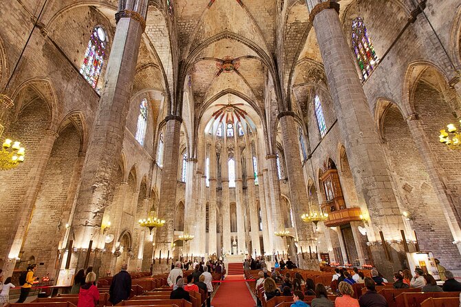 El Born: Santa Maria del Mar Tour with Exclusive Rooftop Views - Price and logistics: what you’re really paying for