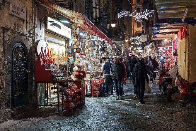 Explore the Naples Christmas Market Behind the Scenes - Why This Naples Christmas Market Walk Works Best at 5pm