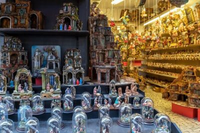 Explore the Naples Christmas Market Behind the Scenes - Meeting at Piazza Bellini: your practical game plan
