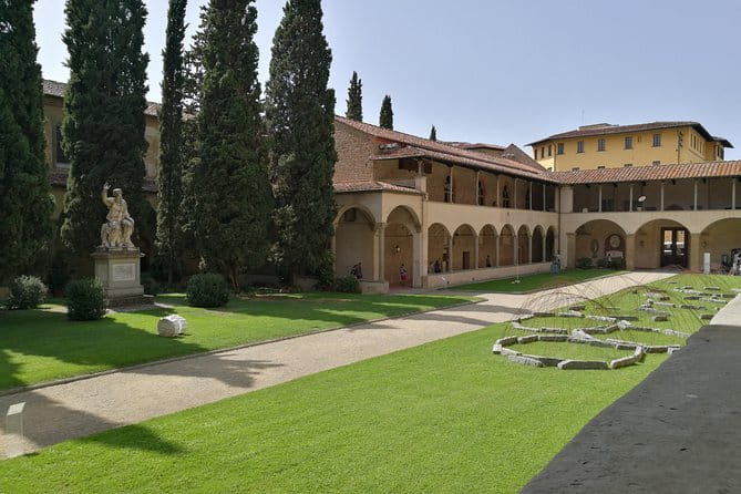 Florence: 1.5-hour Santa Croce guided experience - Famous tombs: Michelangelo, Galileo, and Machiavelli