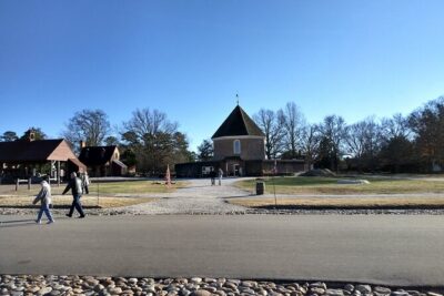 Guided Colonial Christmas Tour in Williamsburg - Value check: $25 for a 90-minute small-group holiday history