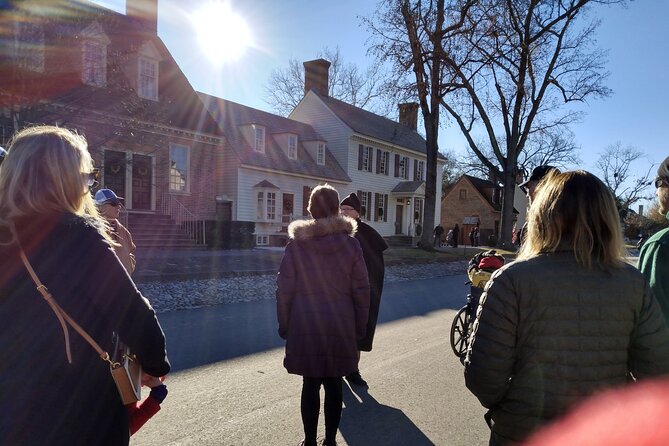 Guided Colonial Christmas Tour in Williamsburg - Tom in character: why the guide can make or break a holiday tour