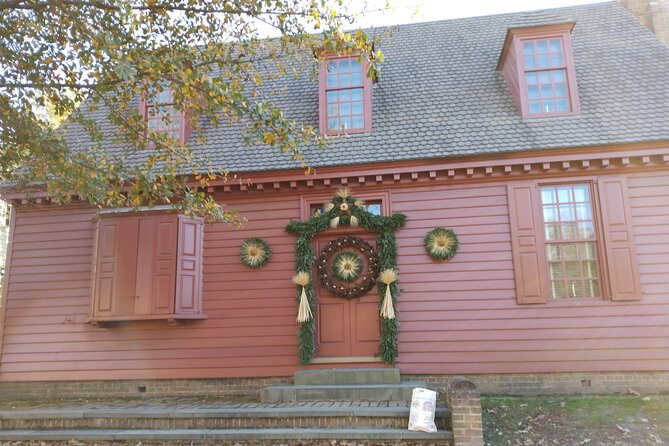 Guided Colonial Christmas Tour in Williamsburg - Candle in hand: how to enjoy it on a winter evening