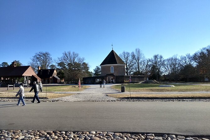 Guided Colonial Christmas Tour in Williamsburg - Value check: $25 for a 90-minute small-group holiday history