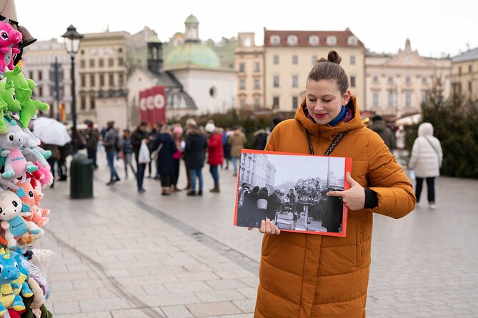 Krakow Christmas Market Immersive Tour - Back to Rynek Główny for chocolate company stories
